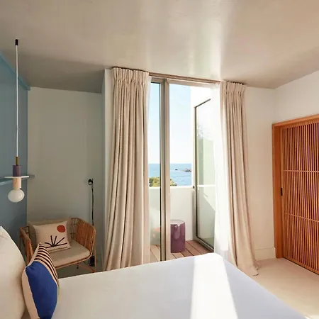 Hotel De La 4*