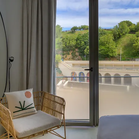Hotel De La 4*