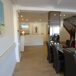 فندق De La
