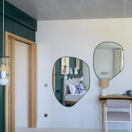 De La Hotel 4*