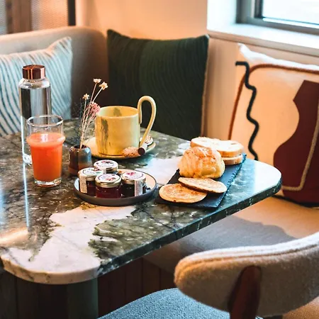De La Hotel 4*