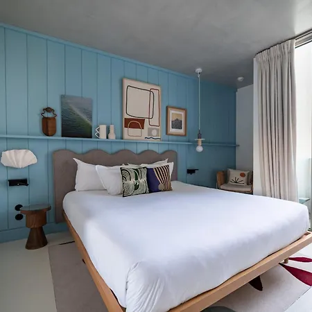 Hotel De La 4*
