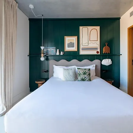 De La Hotel 4*